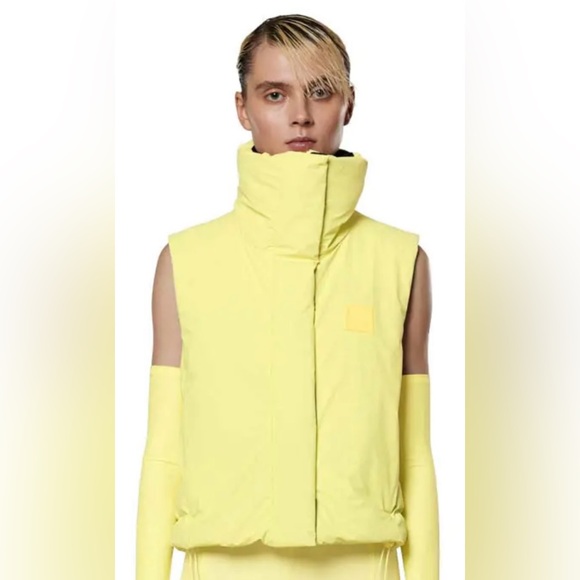 Rains Jackets & Blazers - Rains NWT Women’s Loop W Vest. Size M. Color Straw ( yellow). Inside zip pocket